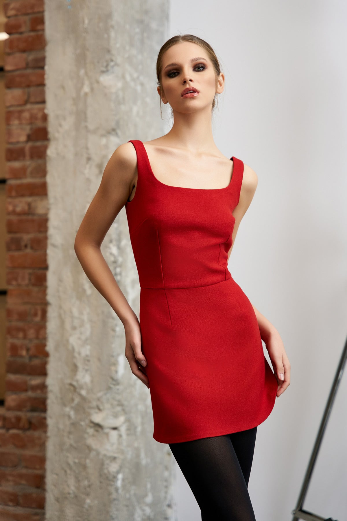 Mini Dress With Straps And Rounded Side Slit - Red